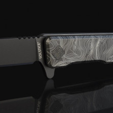 Ніж Ocaso Solstice, Engraved titanium Topo Pattern, Black
