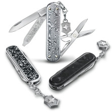 Складаний ніж Victorinox CLASSIC SD Brilliant Carbon 0.6221.90