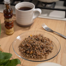 Каша гречана з м'ясом курки, грибами та овочами