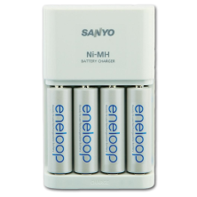 Зарядний пристрій Sanyo MQR06-E-4-3UTG з 4 акумуляторами