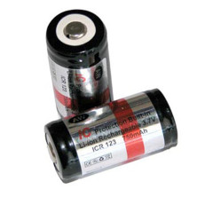 Акумулятор 16340 (CR123) 750 mAh AW( захищений), потертості і подряпини на корпусі