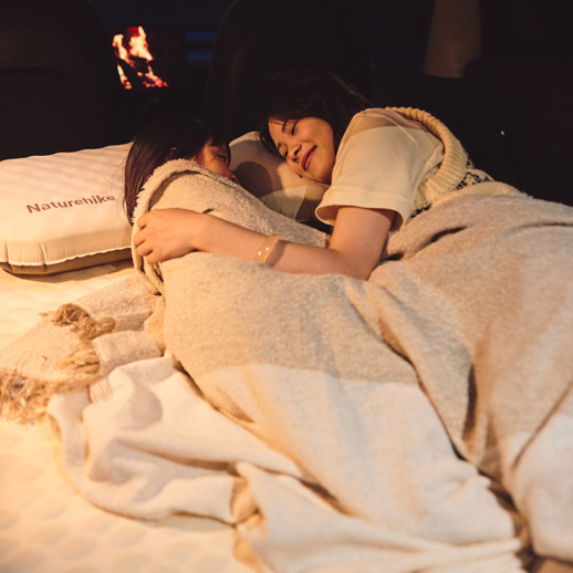 Матрац автомобільний кемпінговий двомісний Naturehike CNK2450WS010, 197х134х6,5 см світлий із вбудованою помпою для надування