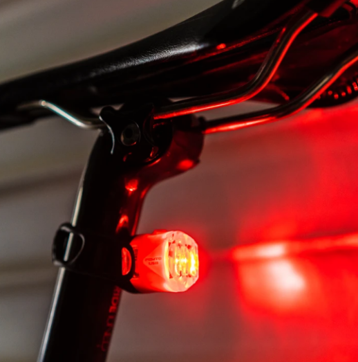 Задній велосипедний ліхтар Lezyne FEMTO USB DRIVE REAR білий 5 люменів Y13