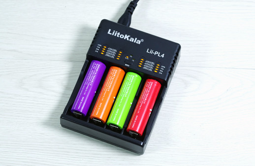 Зарядний пристрій Liitokala Lii-PL4, 4 канали, Ni-Mh/Li-ion/LiFePO4, 220v/12v