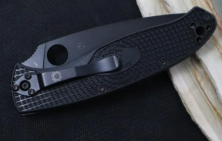 Ніж Spyderco Resilience Чорний клинок FRN