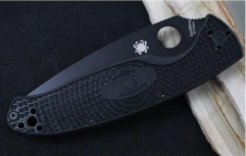 Ніж Spyderco Resilience Чорний клинок FRN