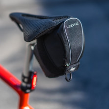 Підсідельна сумка Lezyne MICRO CADDY m 0,3 л Y13 червоно-чорна