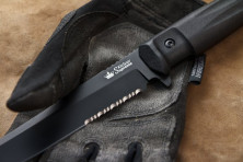 Ніж Kizlyar Supreme Alpha чорний, сталь D2, серрейтор, чорні піхви