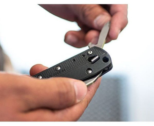 Ніж-мультитул Leatherman Free K2-синій