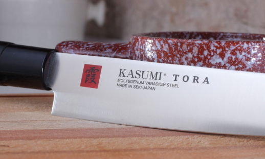 Ніж кухонний Kasumi Tora Carving. 200 mm