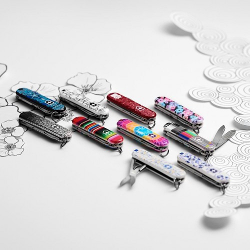 Складной нож-брелок Victorinox Classic Limited Edition 2021 "Dynamic Floral" (0.6223.L2107)