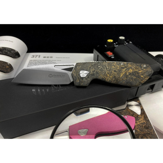 Нож Maserin W2, M390, fat carbon, черно-золотистый