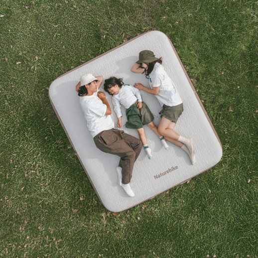 Самонадувающийся матрас, трехместный, со встроенной помпой Naturehike CNK2450WS040, 250 мм, серый