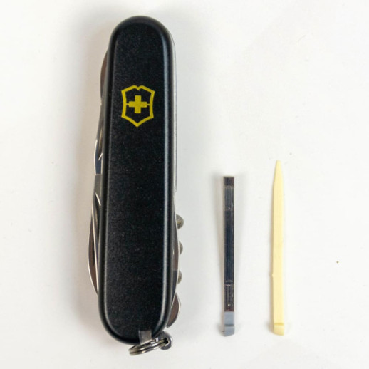 Складной нож Victorinox CLIMBER MAT черный матовый лак с желтым лого