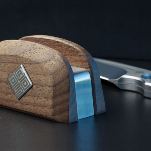 Набор двух ножей Ocaso Duo Desk Knife Spear Point с подставкой из древесины ореха