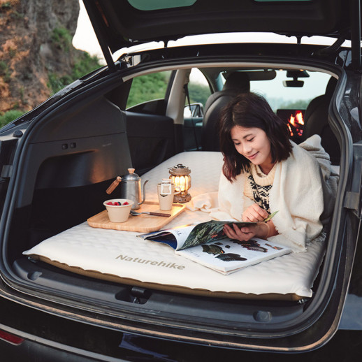 Матрац автомобильный кемпинговый двухместный Naturehike CNK2450WS010, 197х134х6,5 см светлый со встроенной насосной помпой