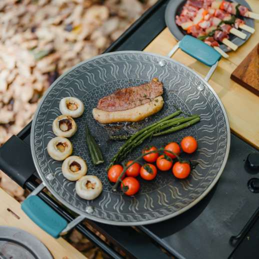 Сковорода из нержавеющей стали с силиконовыми ручками Naturehike CNK2550CF011, 34 х 34 см