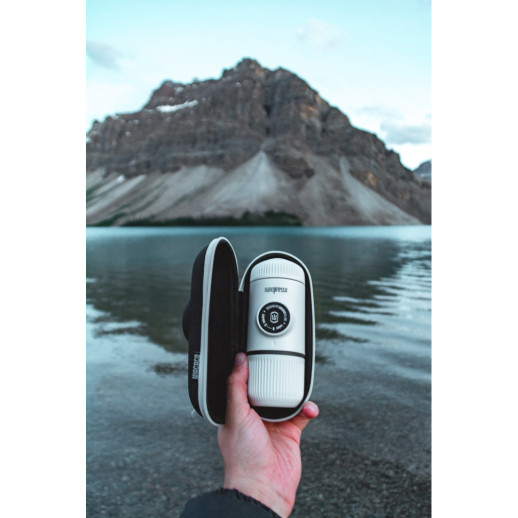 Портативная эспрессо-кофеварка Wacaco Nanopresso белая с чехлом