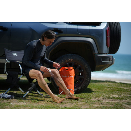 Контейнер для воды с насосом и душевой лейкой Flextail Tiny Shower Bucket, 20л, оранжевый