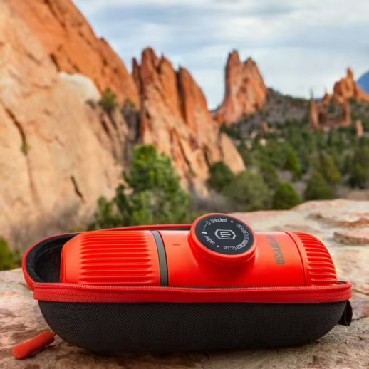 Портативная эспрессо-кофеварка Wacaco Nanopresso красная с чехлом