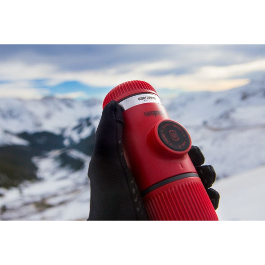 Портативная эспрессо-кофеварка Wacaco Nanopresso красная с чехлом