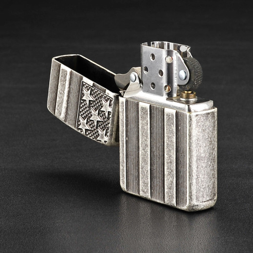 Зажигалка Zippo 28973 U.S. Flag Armor Antq Slvr Plate 28974