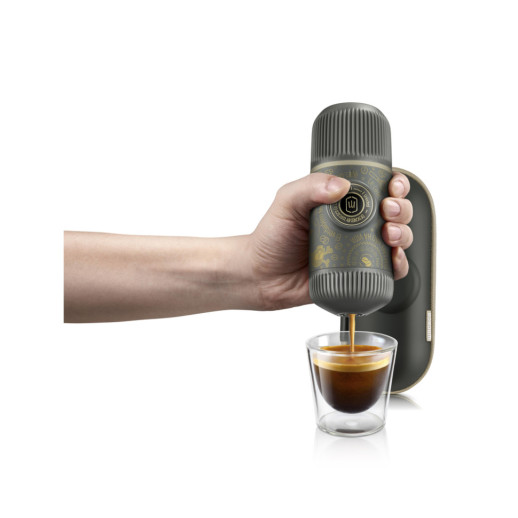 Портативная эспрессо-кофеварка Wacaco Nanopresso темно-серая с чехлом