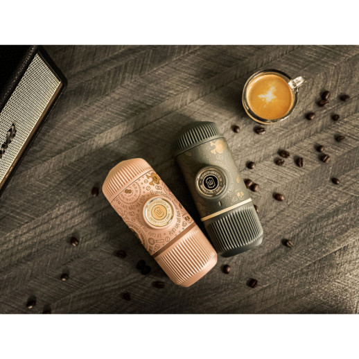 Портативная эспрессо-кофеварка Wacaco Nanopresso темно-серая с чехлом