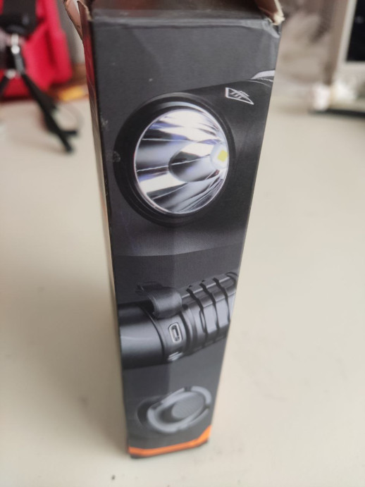 Фонарь ручной Fenix UC35 V20 CREE XP-L HI V3 (восстановленный)
