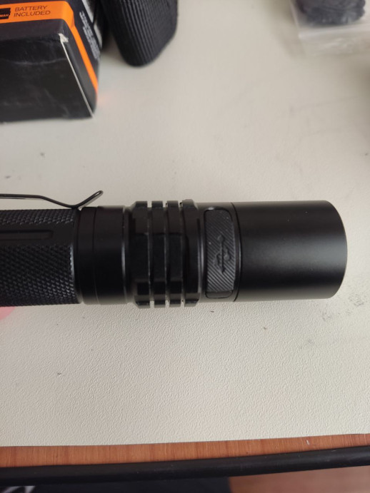 Фонарь ручной Fenix UC35 V20 CREE XP-L HI V3 (восстановленный)
