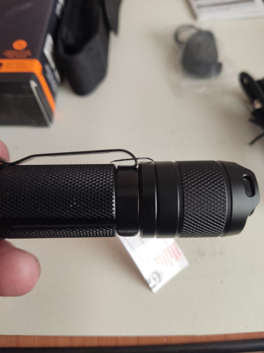 Фонарь ручной Fenix UC35 V20 CREE XP-L HI V3 (восстановленный)