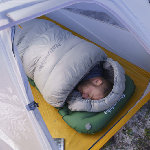 Матрас туристический водонепроницаемый одноместный Naturehike CNK2300DZ0001, 198x59x6.5 см, темно-зеленый со встроенной насосной помпой