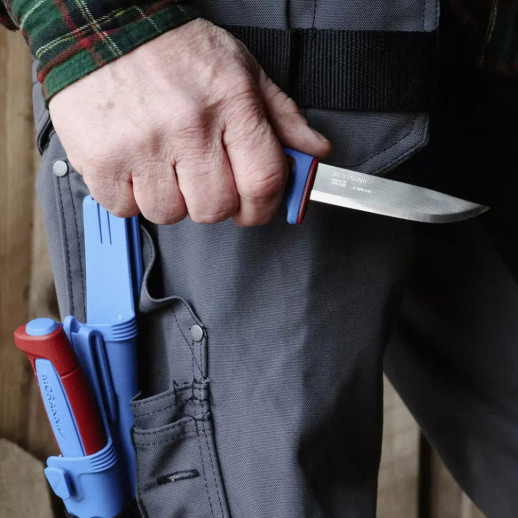 Нож Morakniv Basic 546, Цвет года 2025 dala red/blue