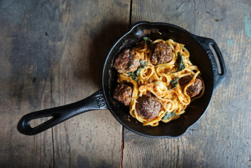 Сковорода чугунная Petromax Fire Skillet fp20 с длинной ручкой